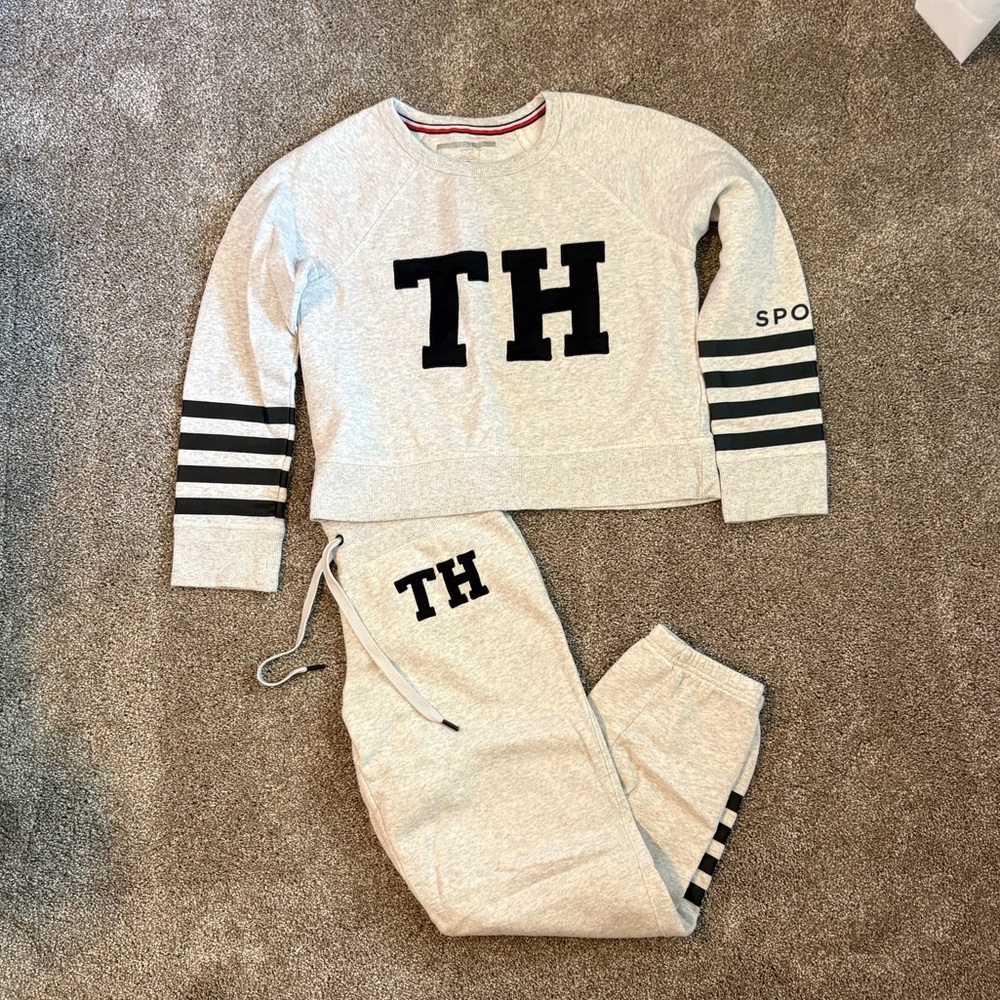 Tommy Hilfiger Sweatshirt and Joggers Set